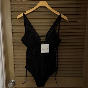 Zaful Midnight Black Lace Bodysuit